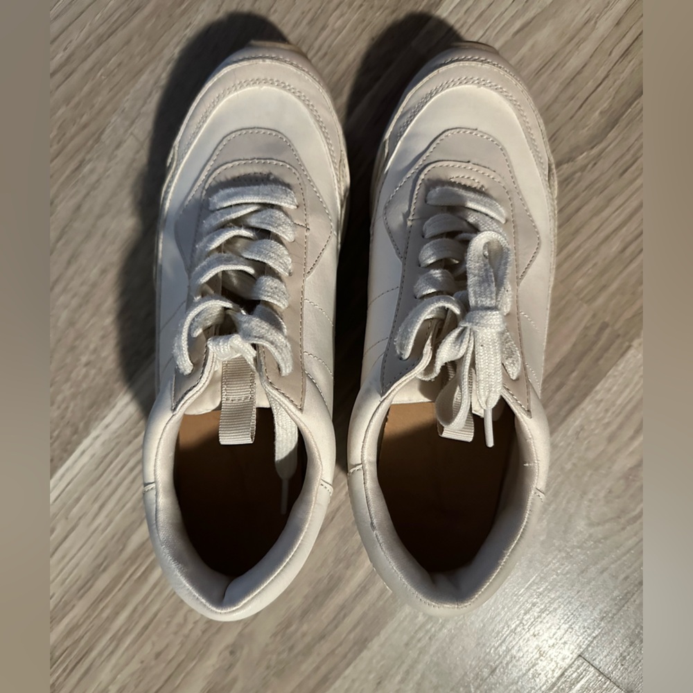 Universal Thread brand Stylish Cream Sneakers